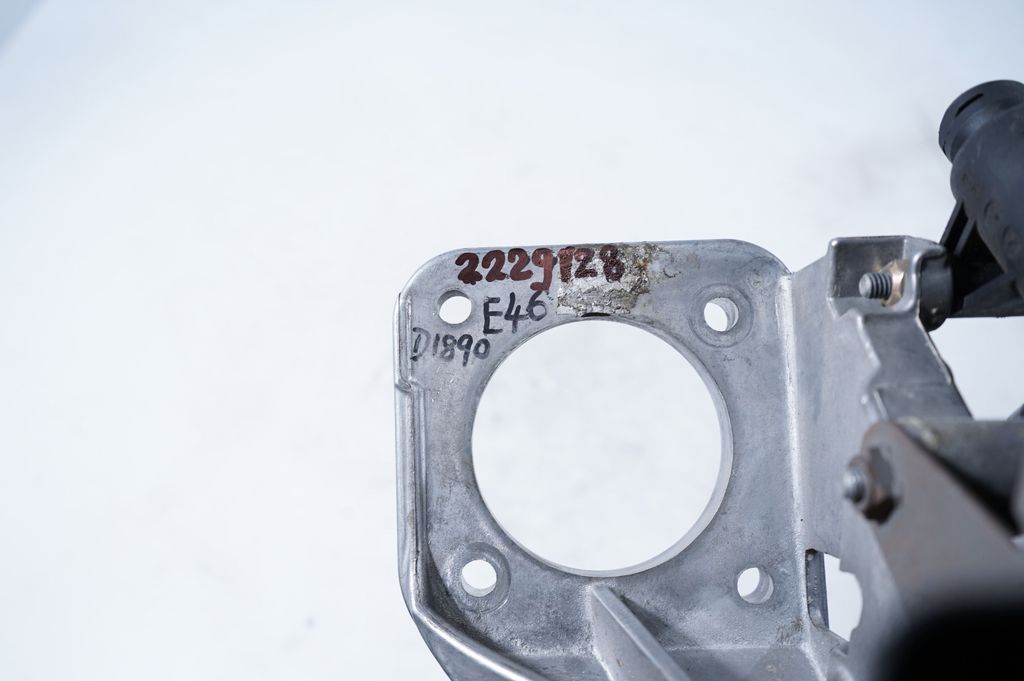 Brake pedal (7)