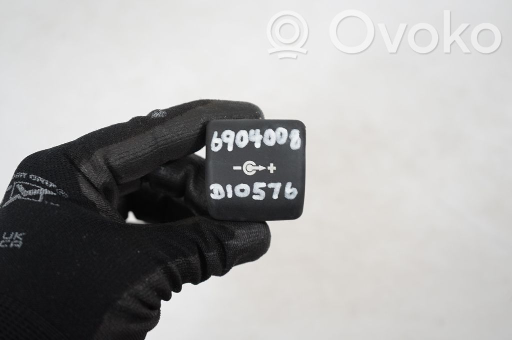 12 V Socket (rear) (7)