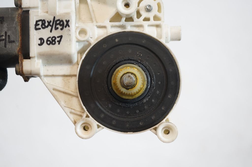 Front door window regulator with motor (7)