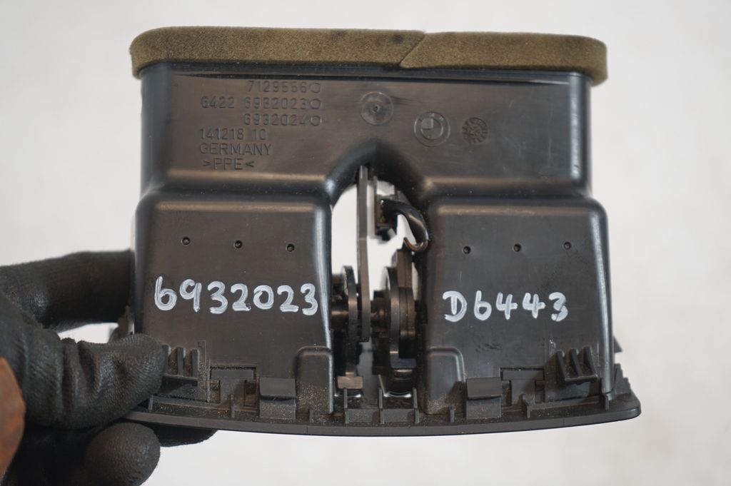 Rear air vent grill (8)