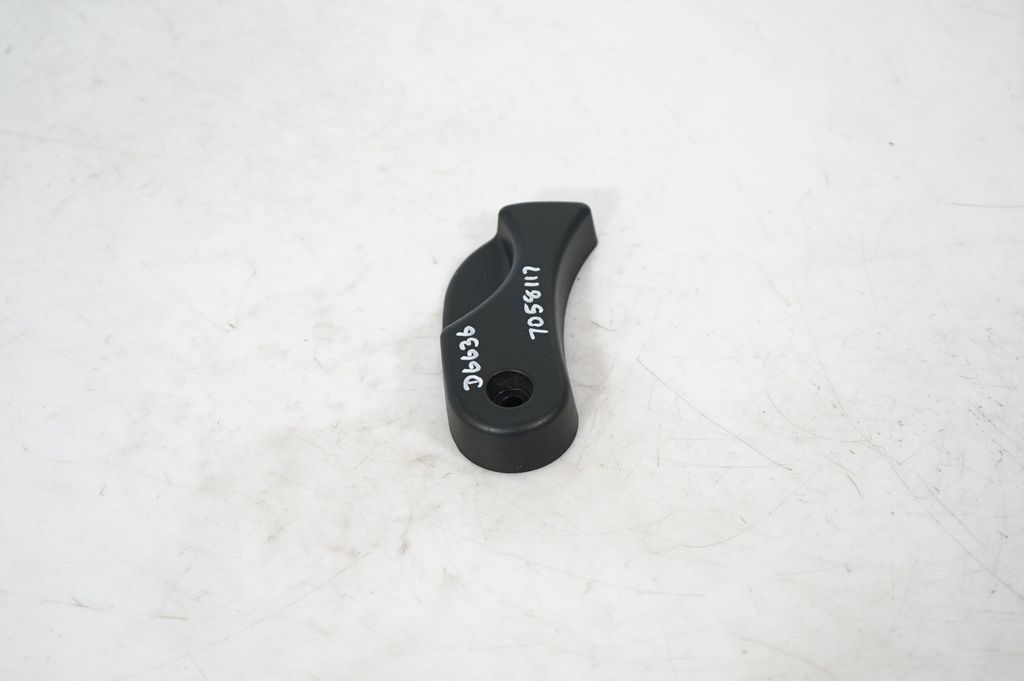 Engine bonnet (hood) release handle (4)