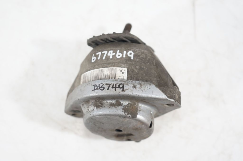 Engine mount bracket (8)