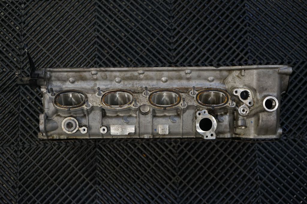 Engine head (10)