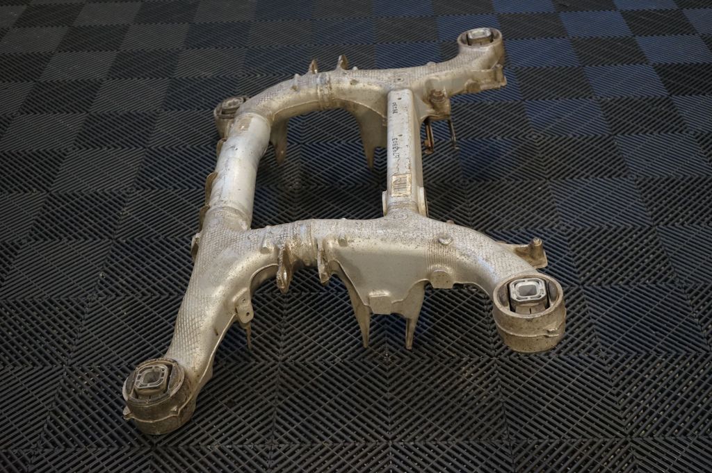 Rear subframe (4)