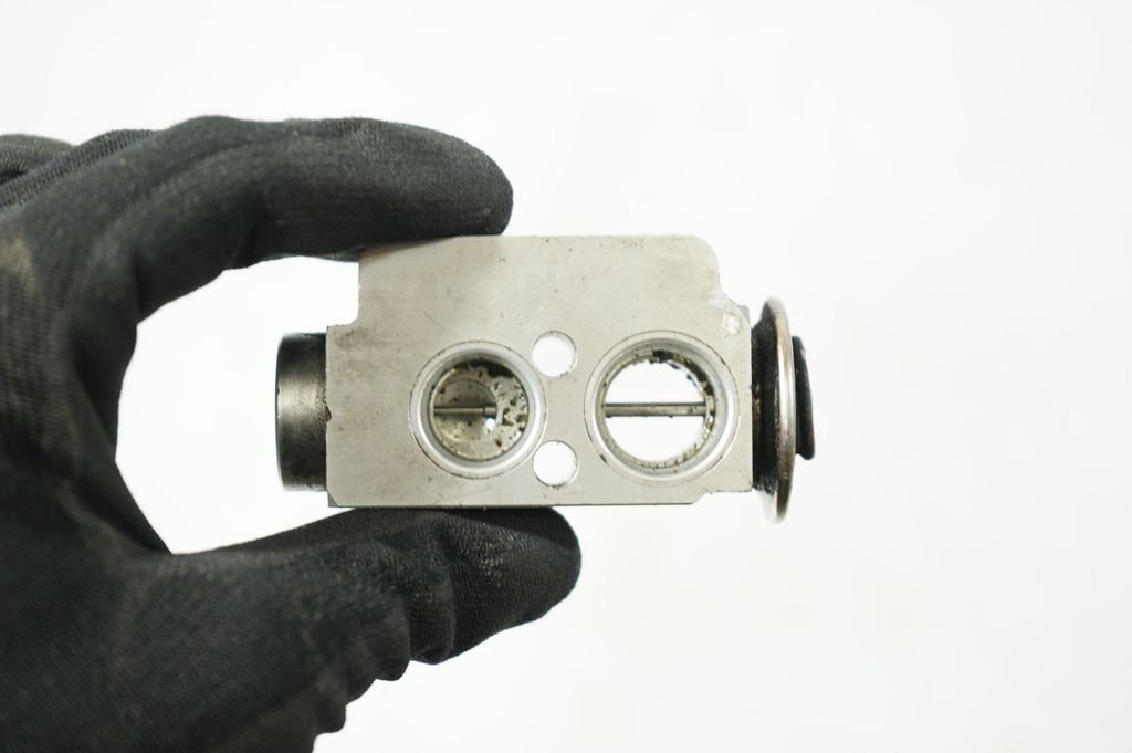 Air conditioning (A/C) expansion valve (8)