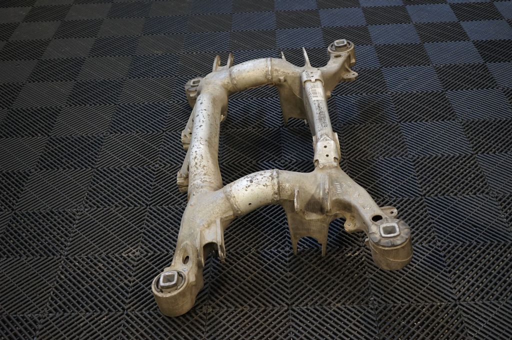 Rear subframe (4)