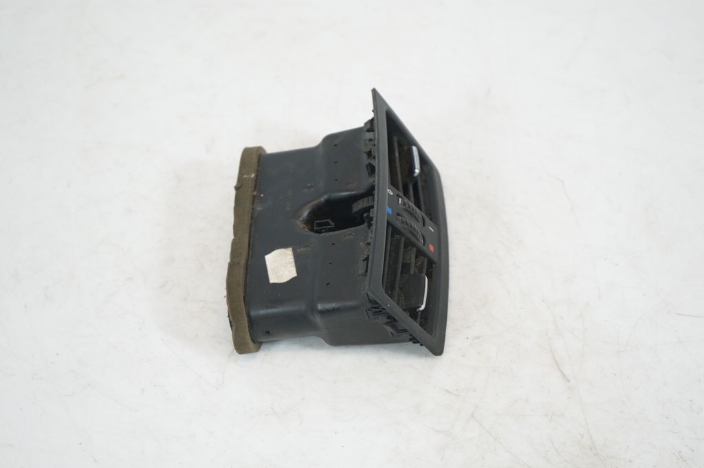 Rear air vent grill (4)