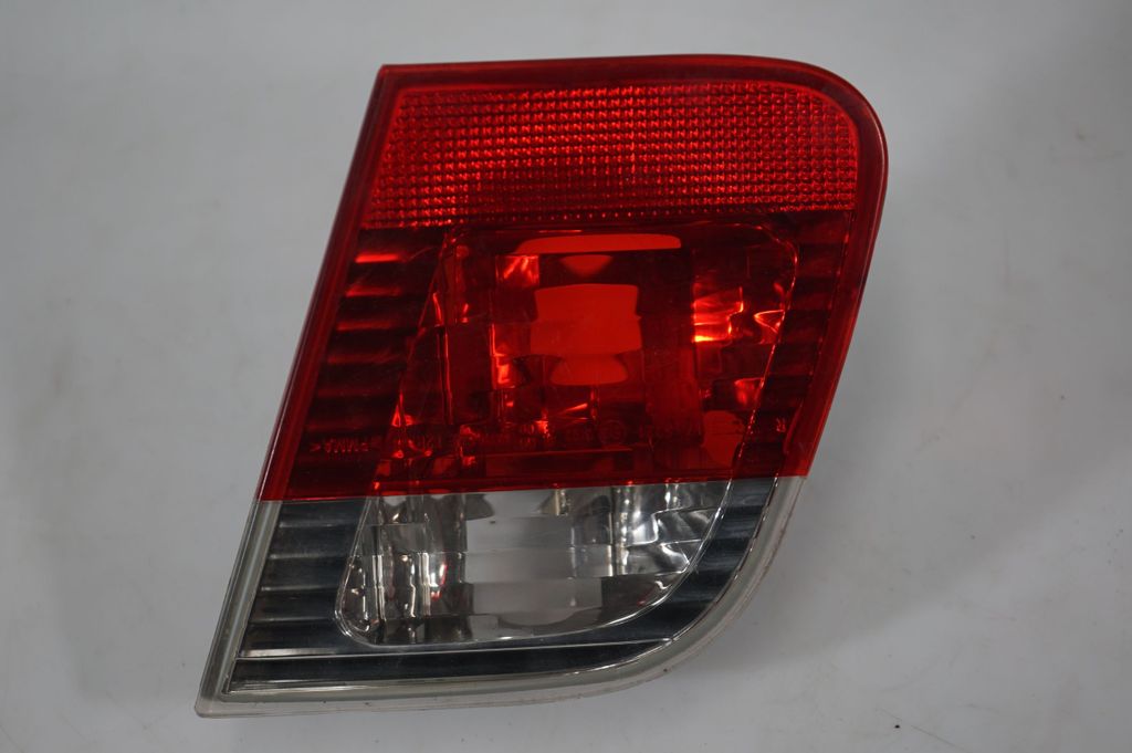 Tailgate rear/tail lights (6)