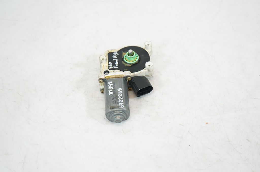 Front door window regulator with motor (4)