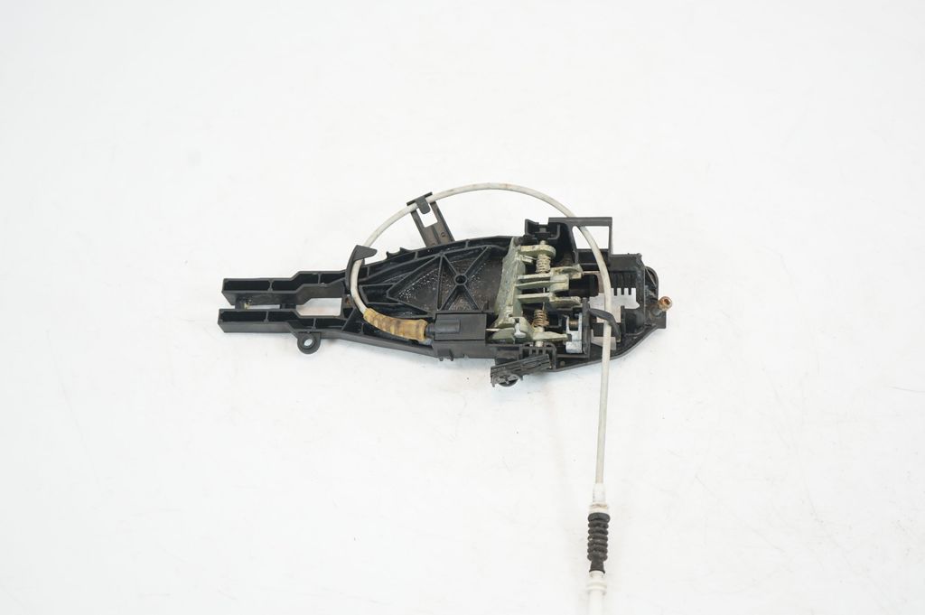 Rear door exterior handle/bracket (5)