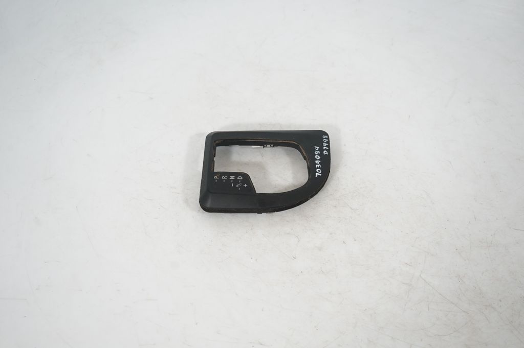 Gear shifter surround trim plastic (4)