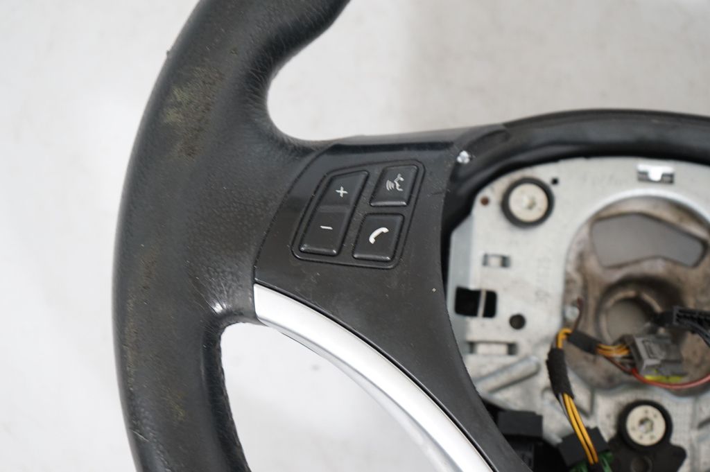 Steering wheel (7)