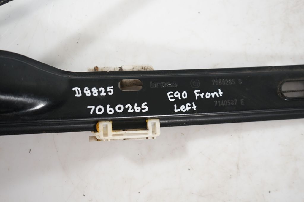 Front door window regulator with motor (9)