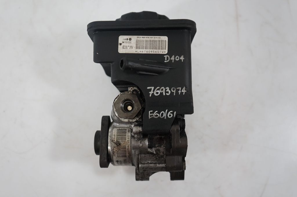 Power steering pump (10)