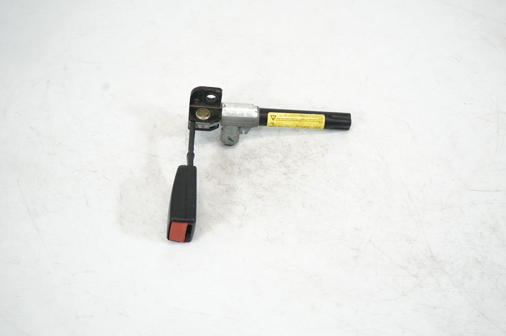 Rear seatbelt buckle (2)