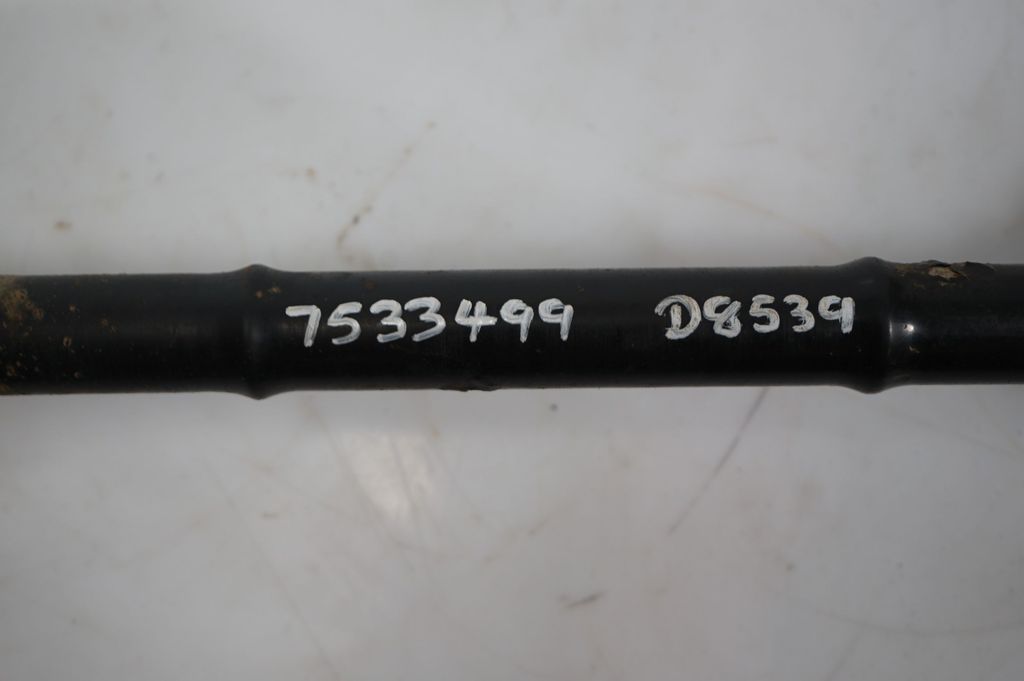 Rear driveshaft (7)