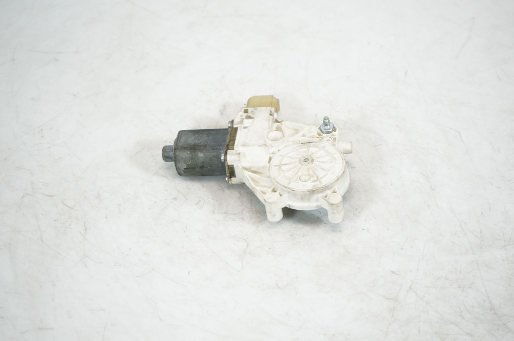 Front door window regulator with motor (5)