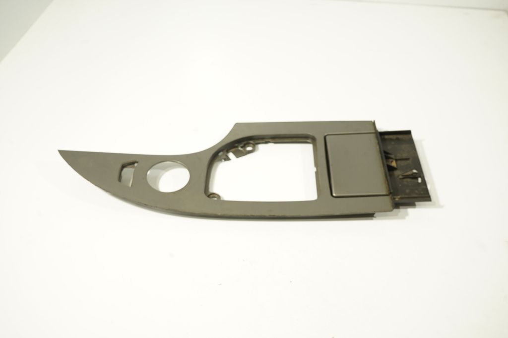 Gear shifter surround trim plastic (4)