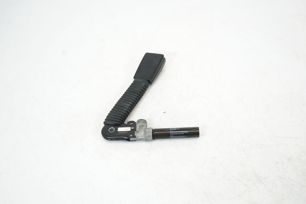 Front seatbelt buckle (6)