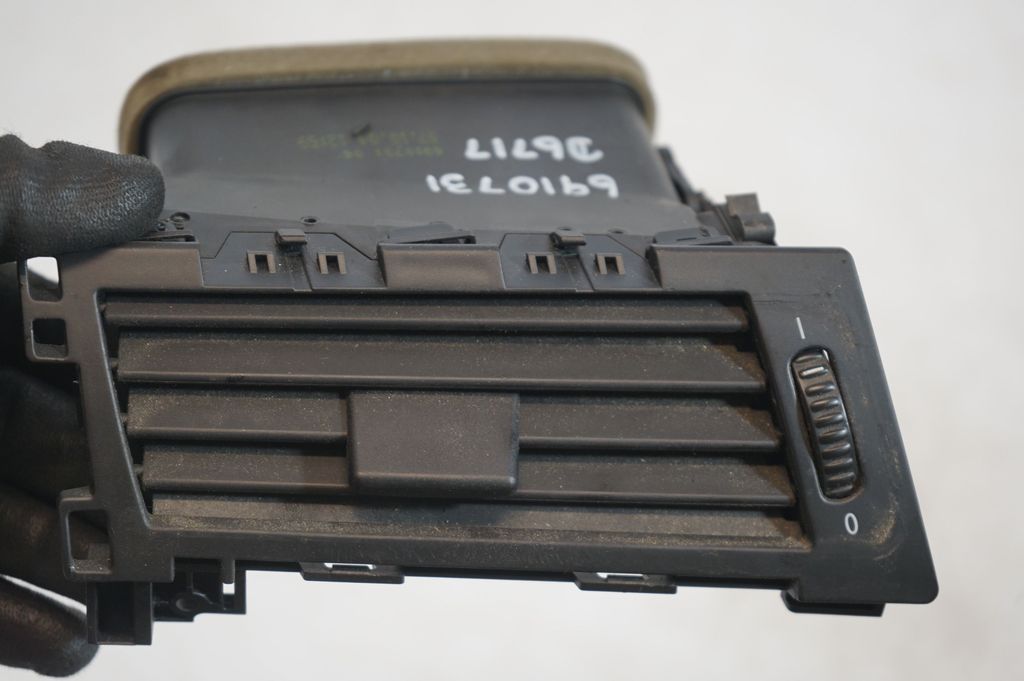 Dashboard side air vent grill/cover trim (7)