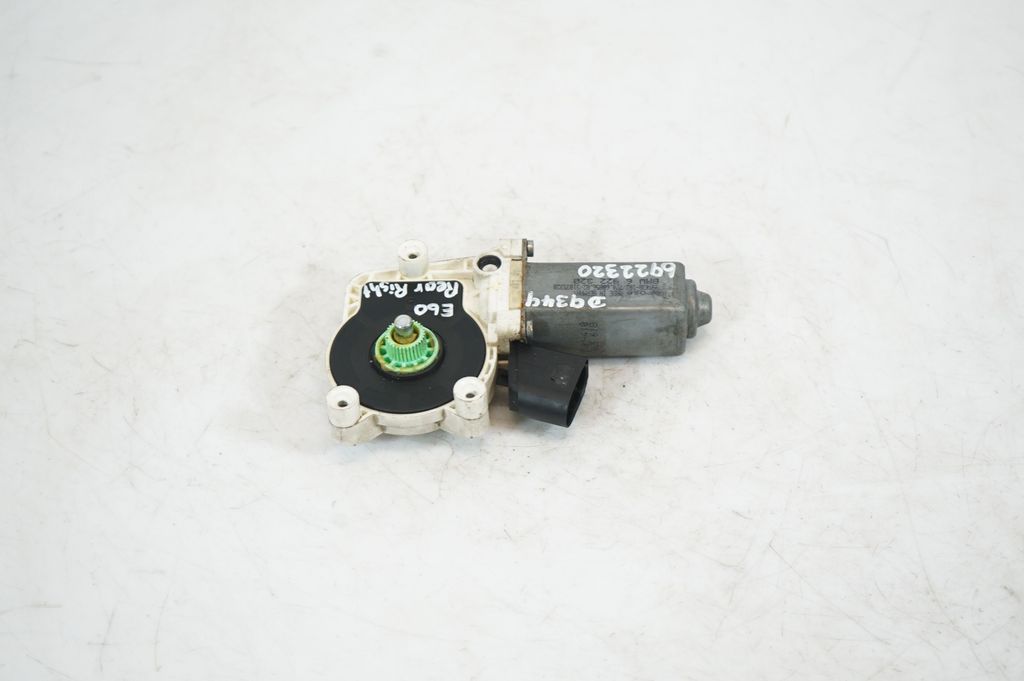 Rear door window regulator with motor (3)