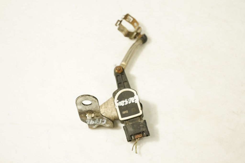 Headlight/headlamp level sensor (2)