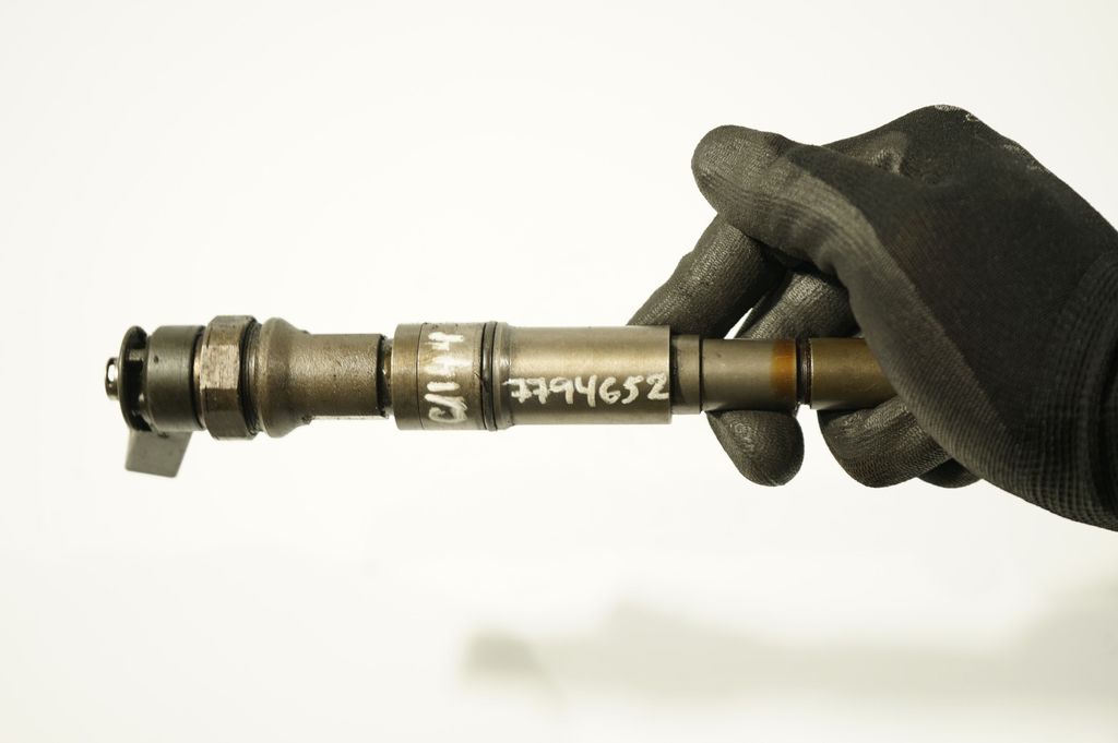 Fuel injector (7)