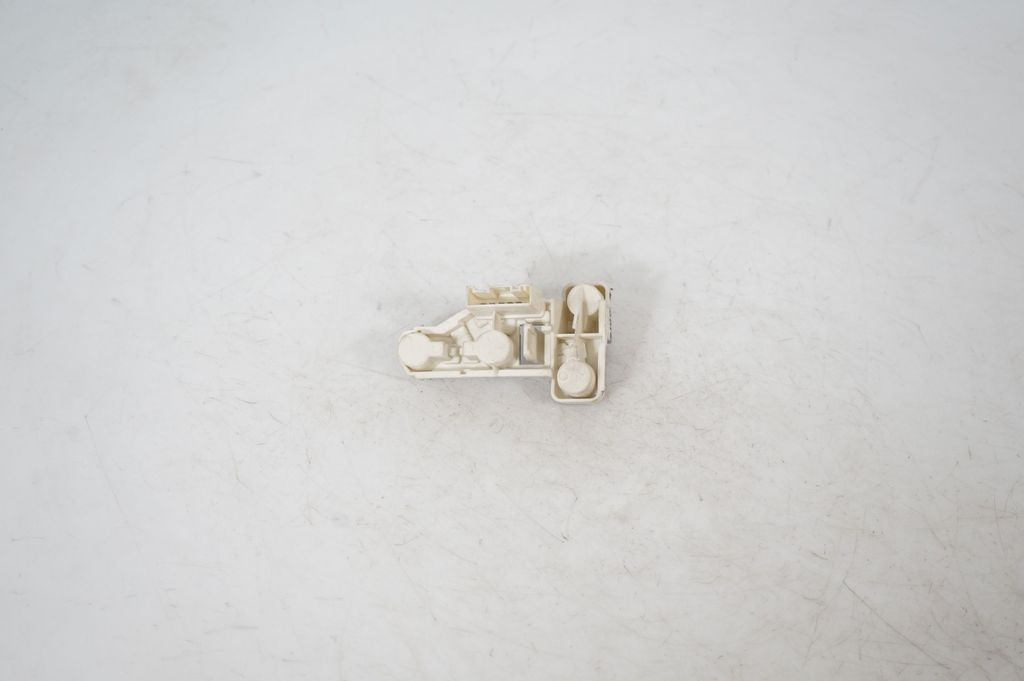 Tail light bulb cover holder (5)