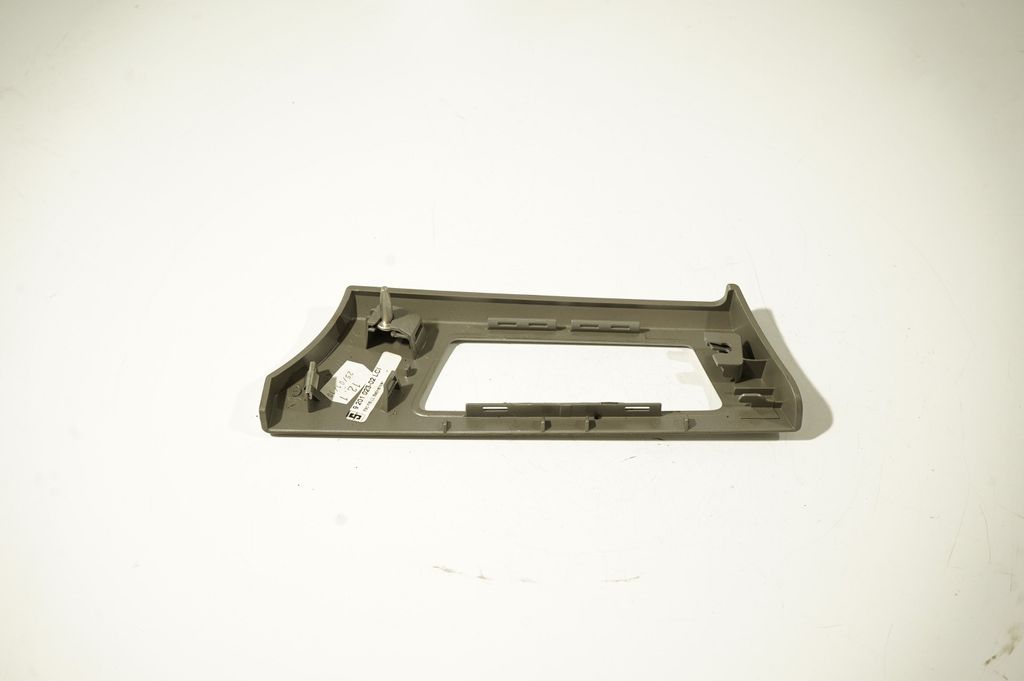 Dashboard glove box trim (6)