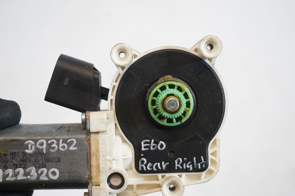 Rear door window regulator with motor (6)