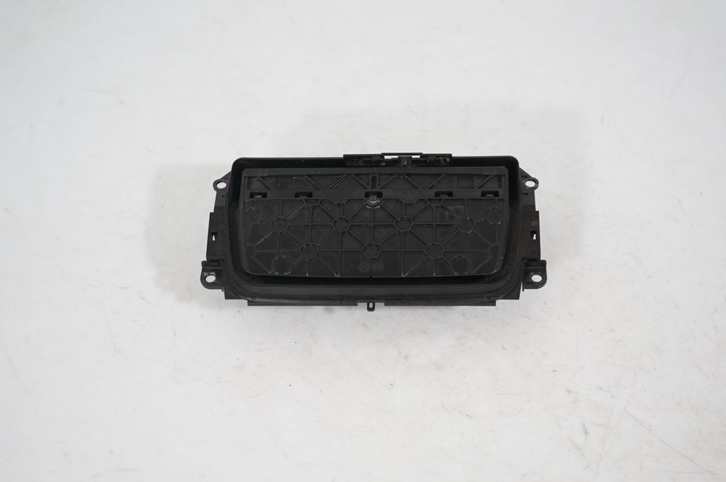 Dashboard glove box trim