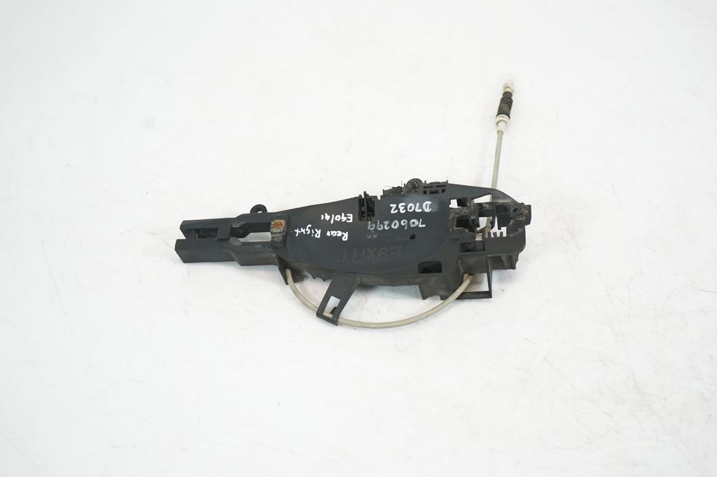 Rear door exterior handle/bracket (3)