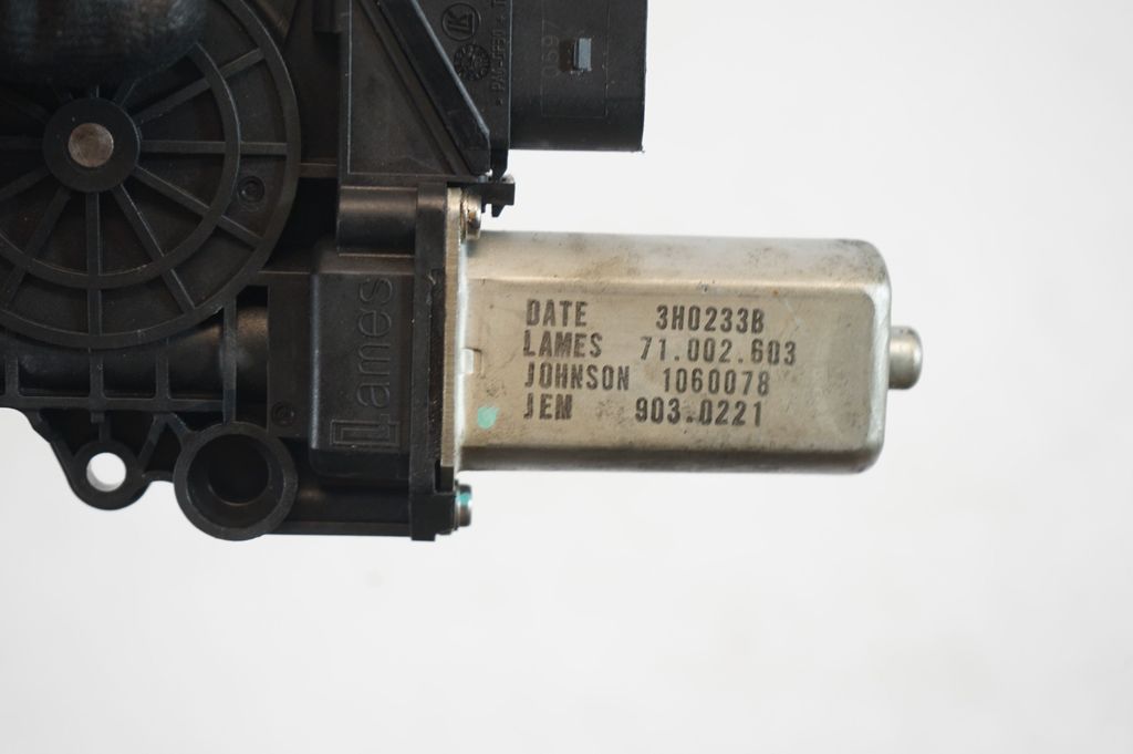 Rear door window regulator with motor (7)