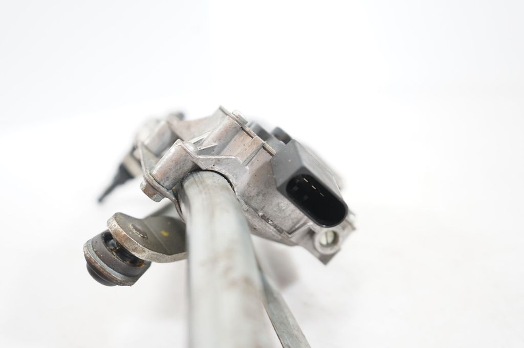 Front wiper linkage and motor (9)