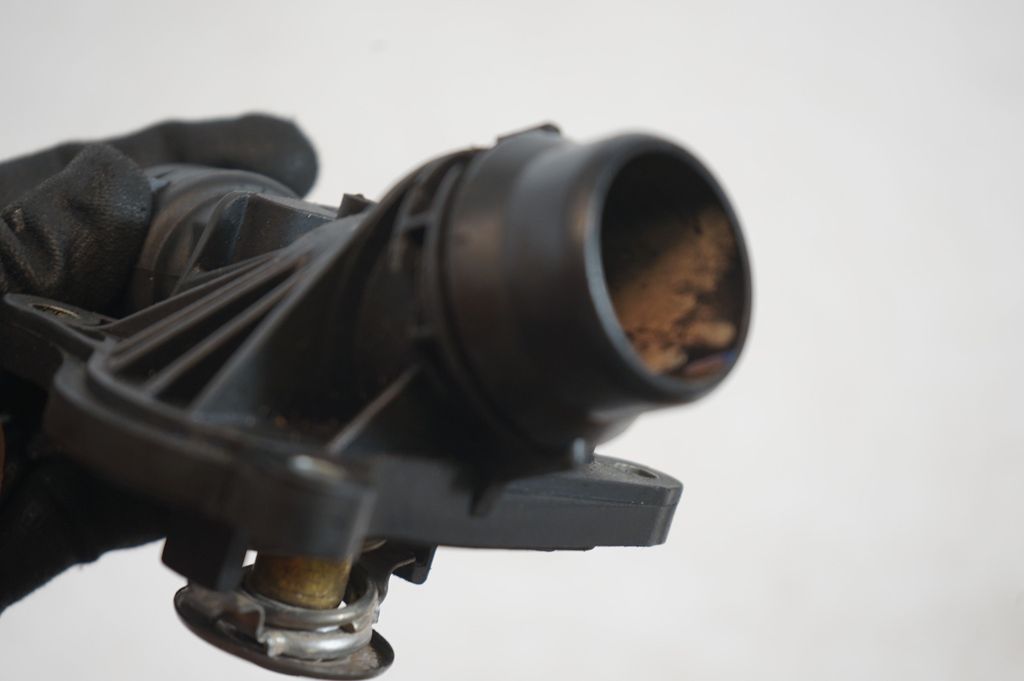 Front door window regulator motor (7)