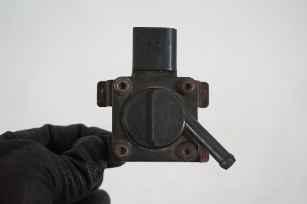 Exhaust gas pressure sensor (6)