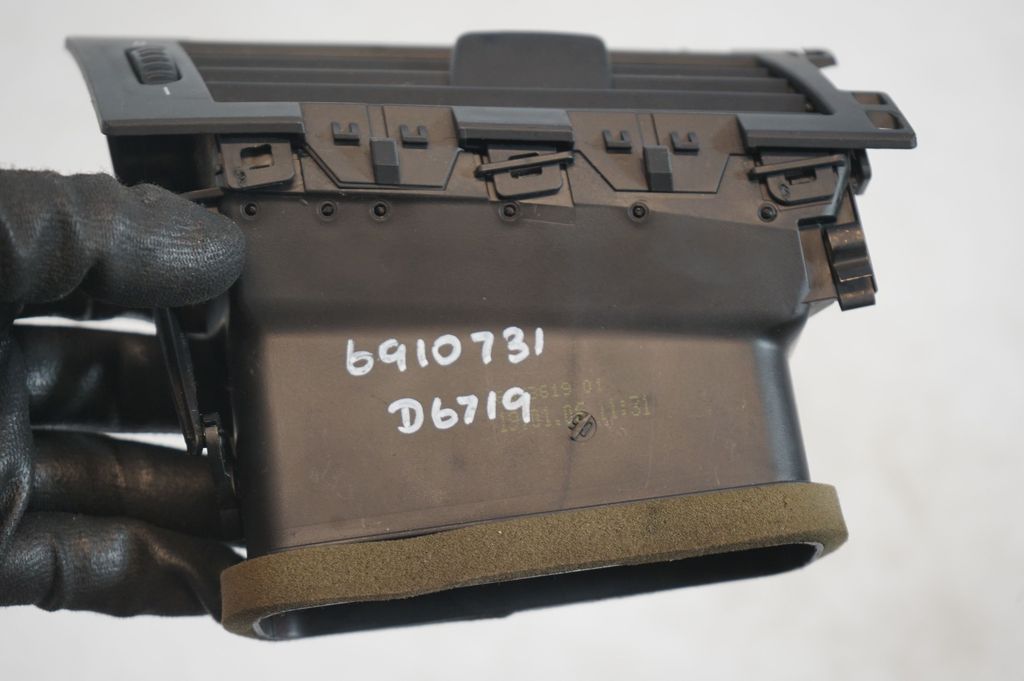 Dashboard side air vent grill/cover trim (7)