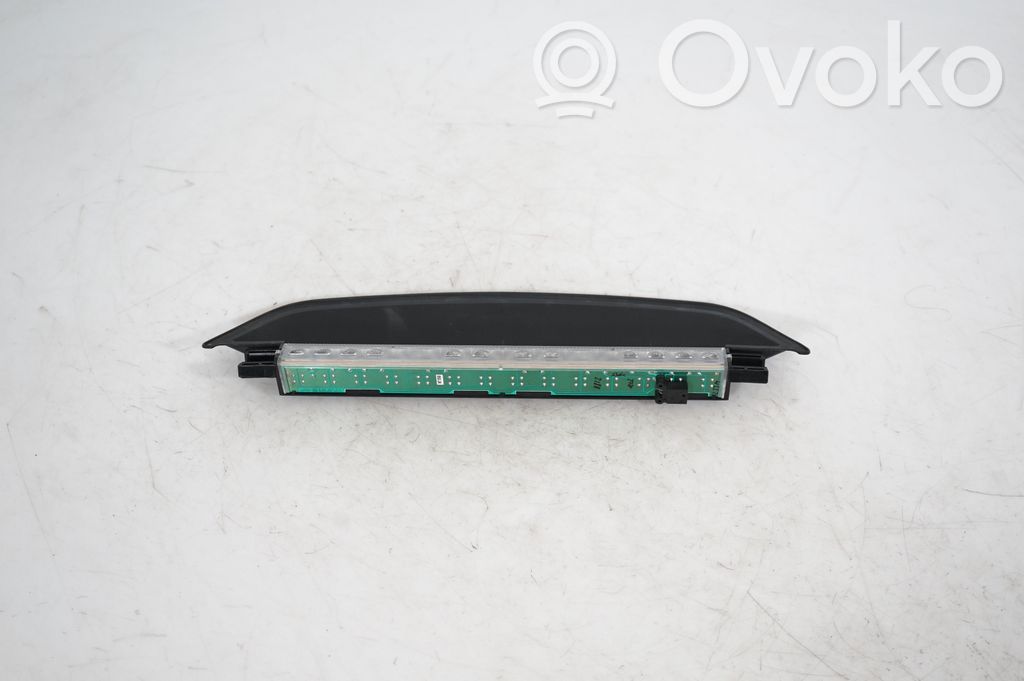 Third/center stoplight (3)