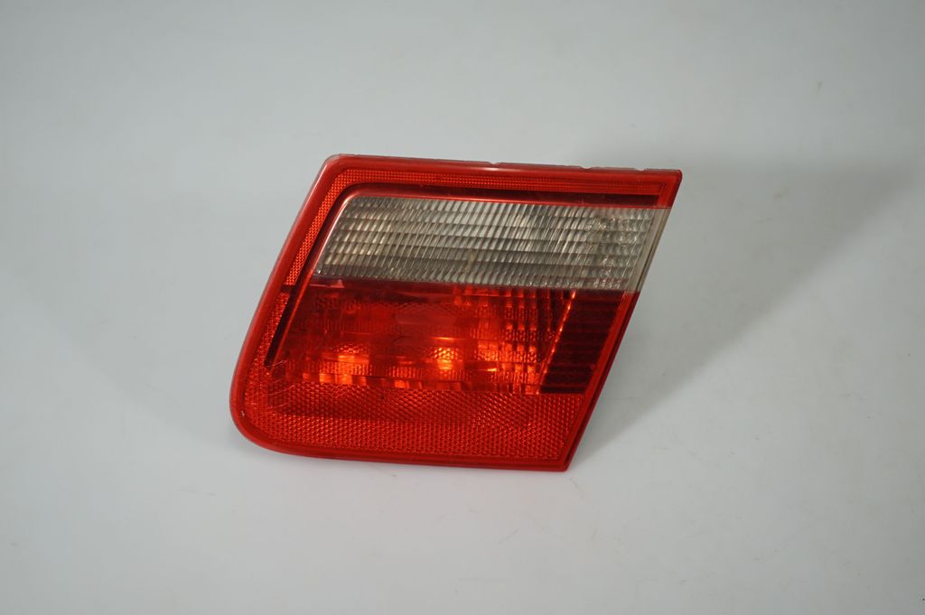 Tailgate rear/tail lights