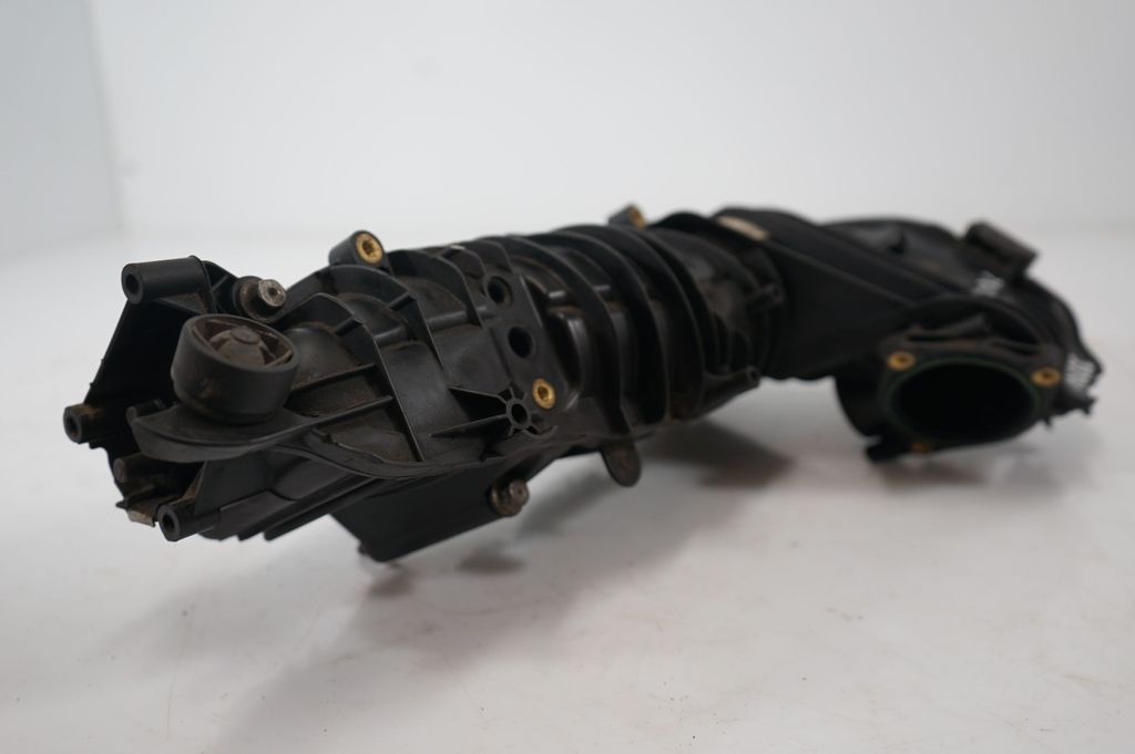 Intake manifold (8)