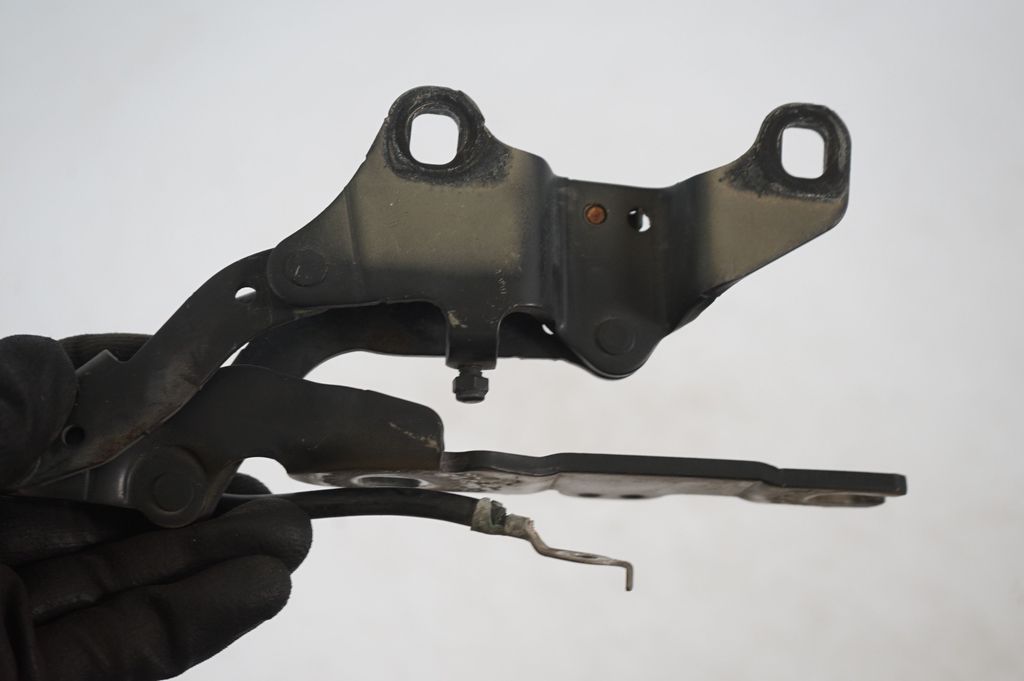 Engine bonnet/hood hinges (6)