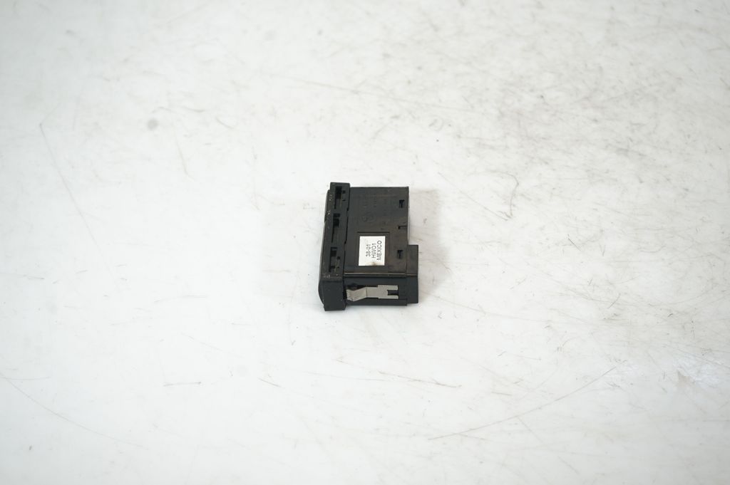 Hazard light switch (2)