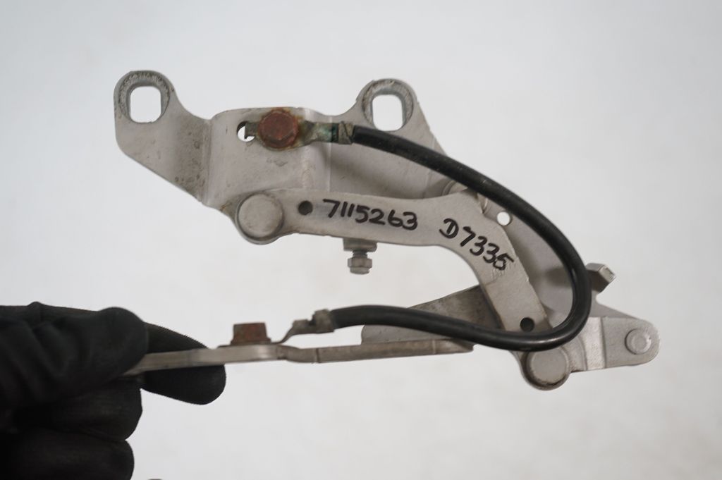 Engine bonnet/hood hinges (7)