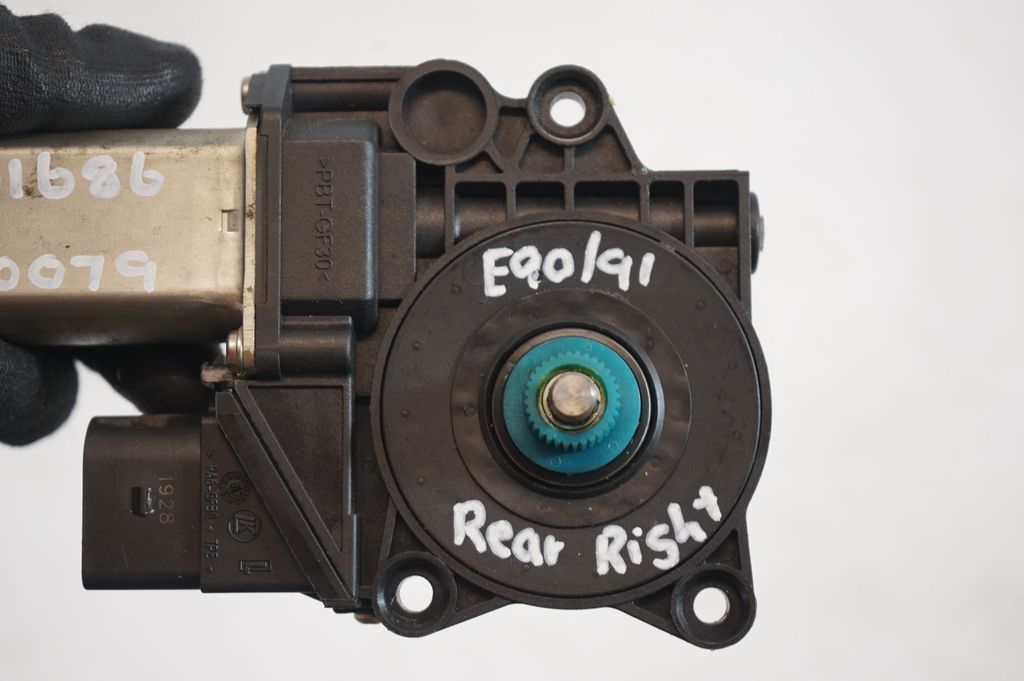 Rear door window regulator with motor (8)