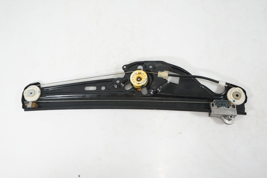 Rear door window regulator with motor (5)