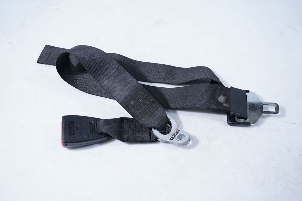 Rear seatbelt buckle (6)
