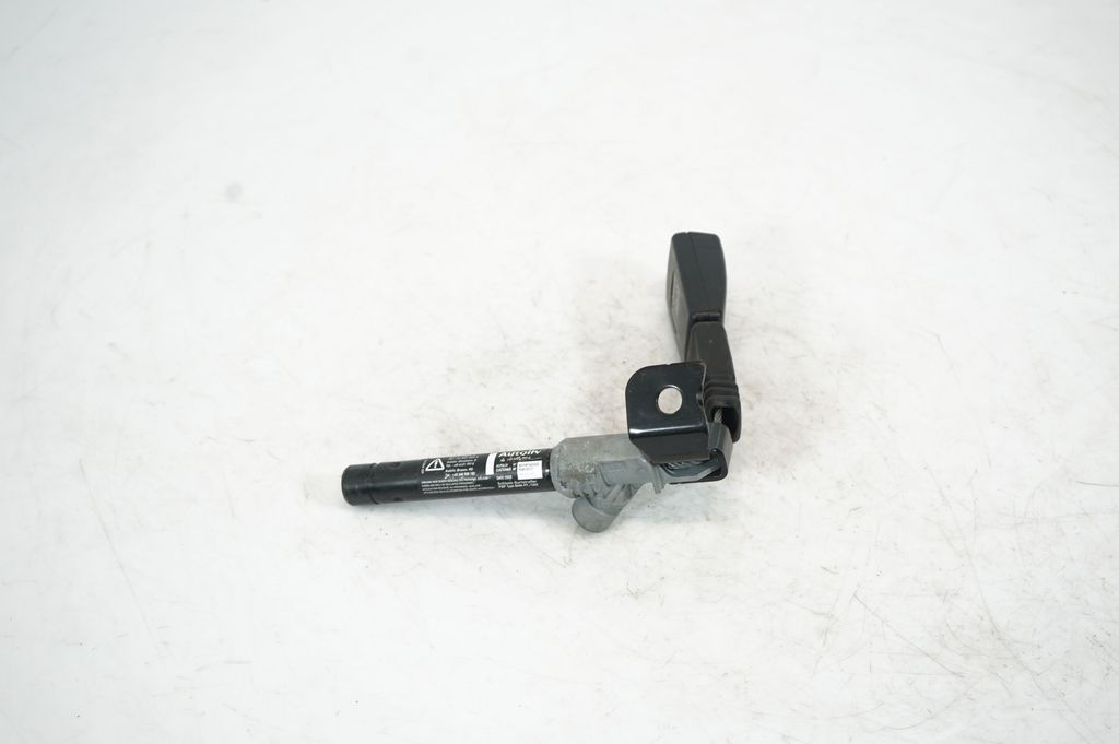 Rear seatbelt buckle (2)