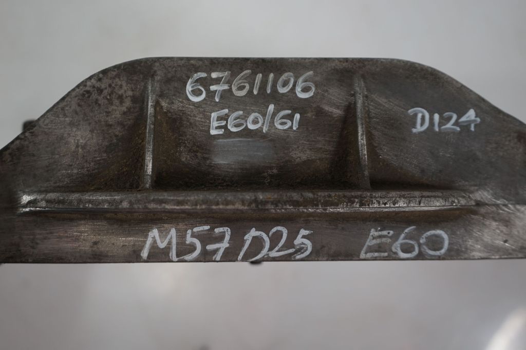 Gearbox mounting bracket (7)