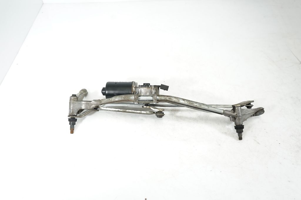 Front wiper linkage and motor (3)