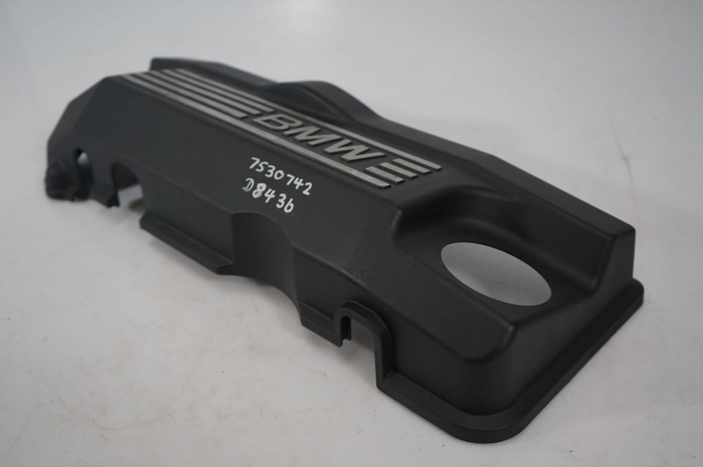 Engine cover (trim) (7)